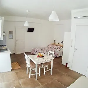 https://la-casetta-in-alto.sicilyhotelsitaly.net